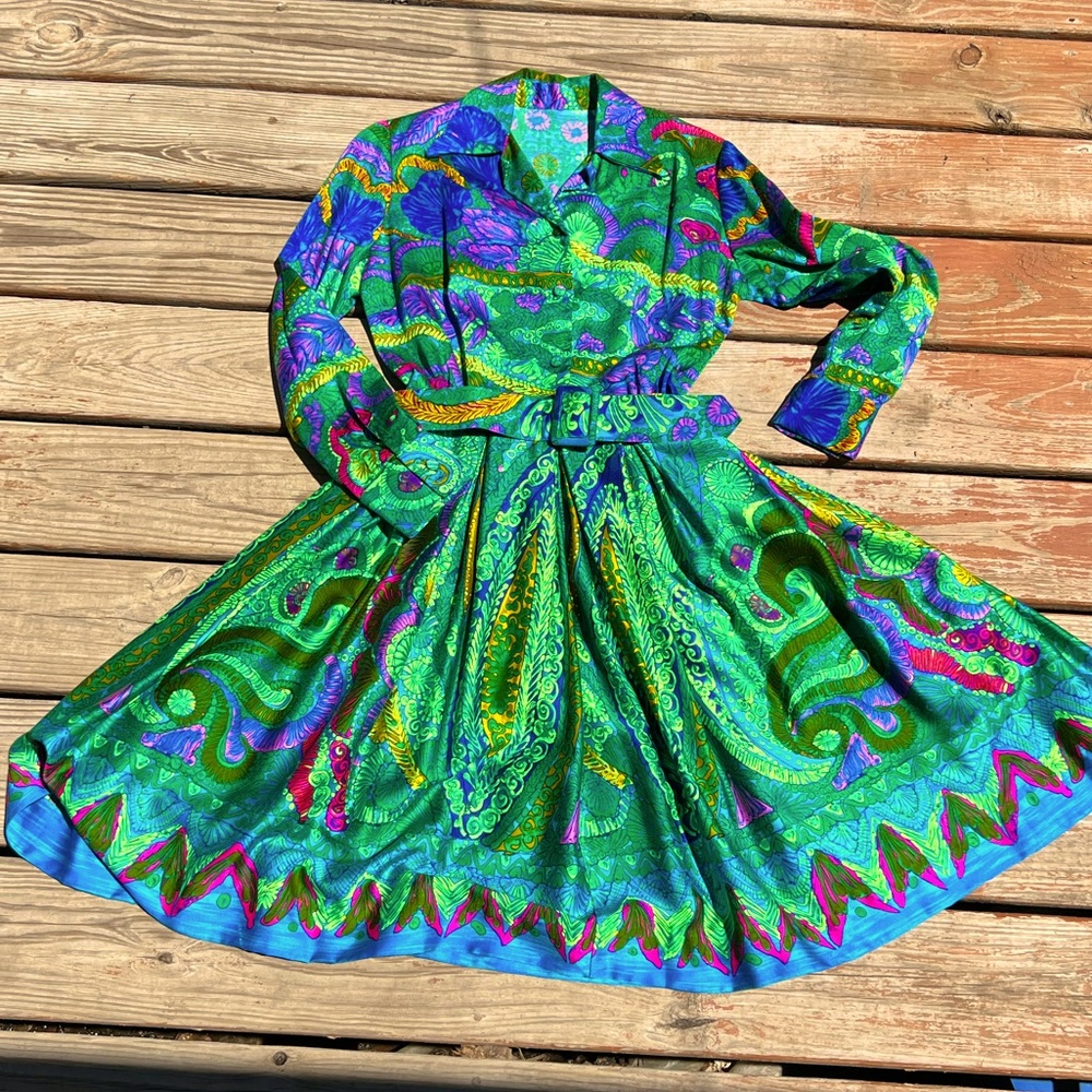 Gorgeous blue/green bright dress in Italian style print! So. Good.